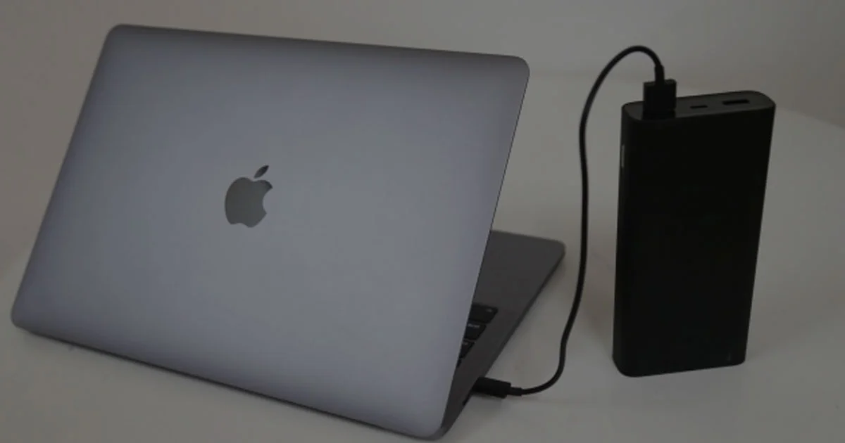 Powerbank Mini Ini Bisa Ngecas Laptop, Serius?!